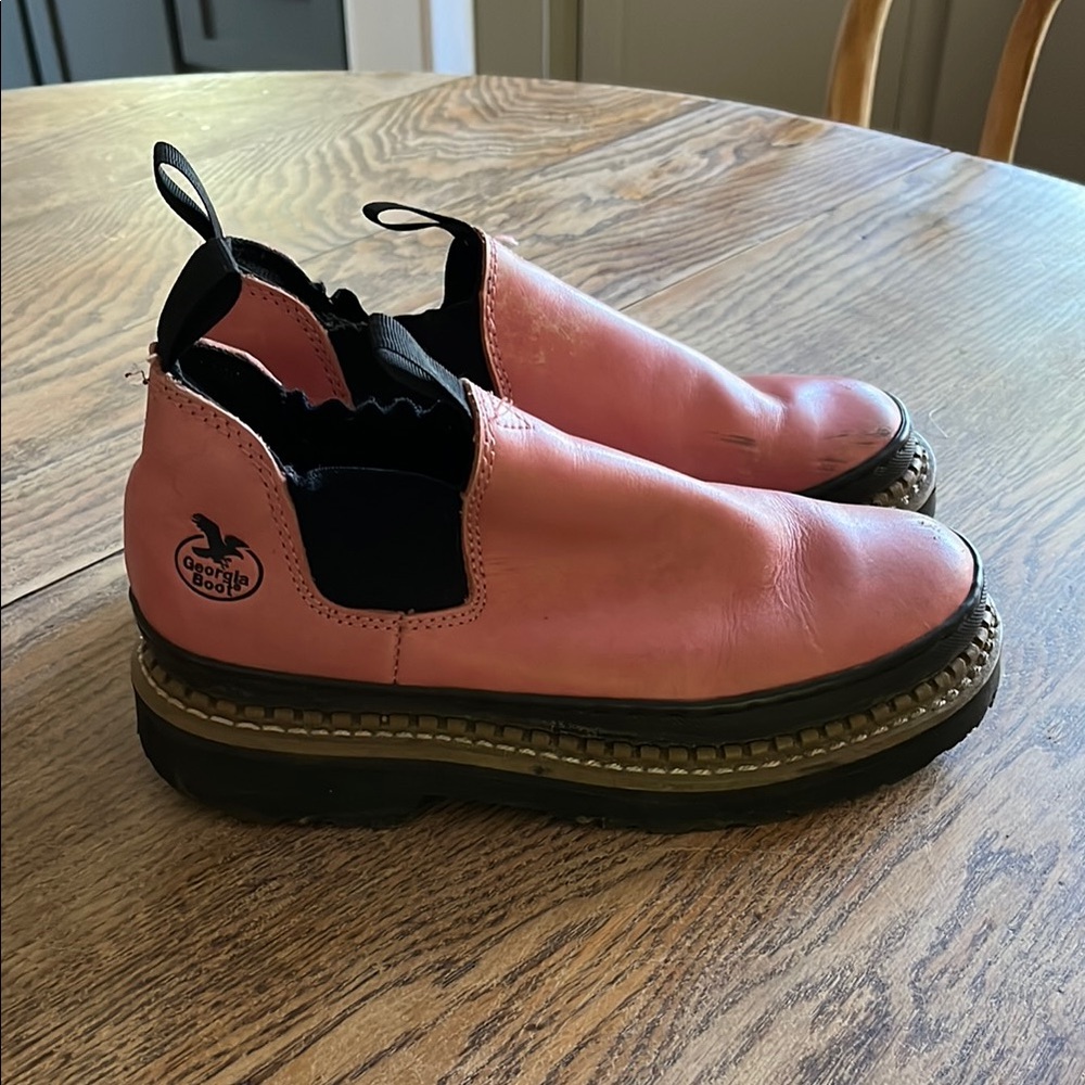 GEORGIA GIANT WOMEN ROMEO SHOE
Pink and Black Ankle Boot